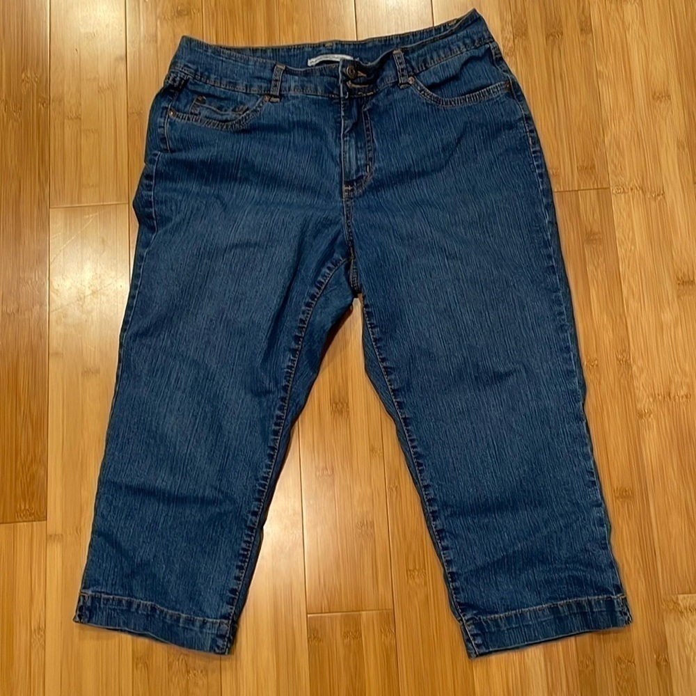 3/$15. Bandolino Blu Denim Capris Size 10